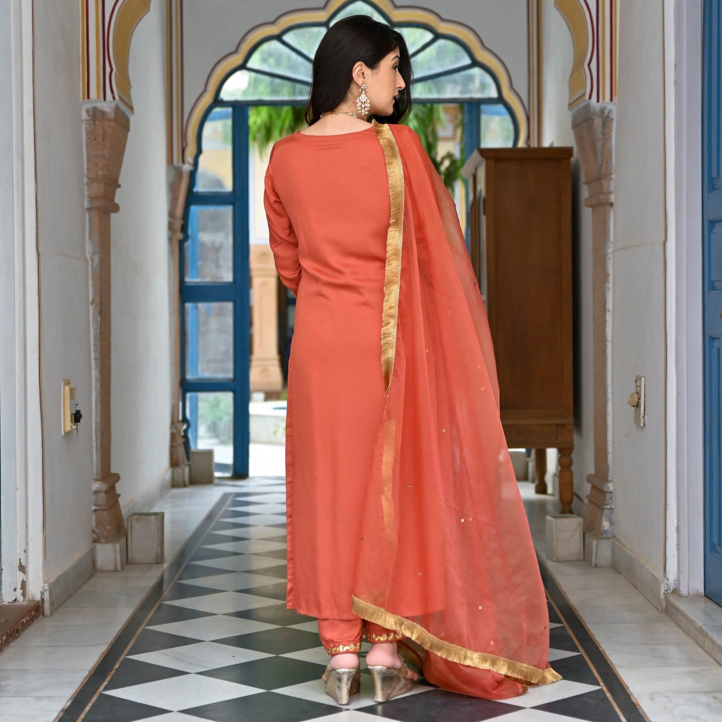 SURKH SUIT SET
