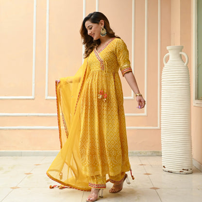 Sakhi Fashions Shaded Yellow Bandhej Print Suit